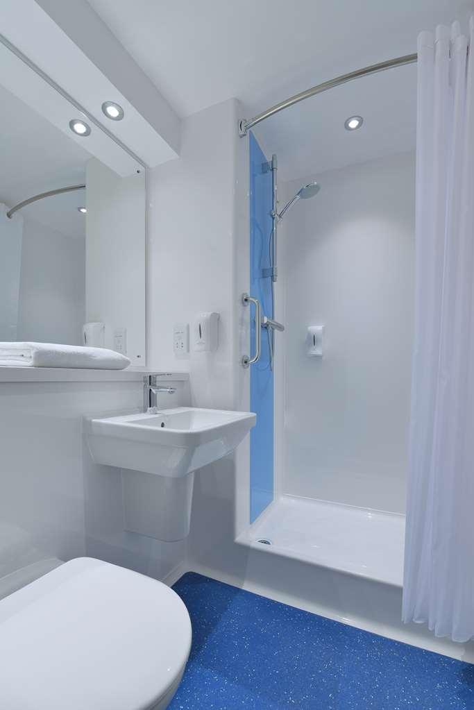Travelodge Cambridge Central Room photo