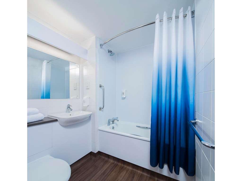 Travelodge Cambridge Central Room photo