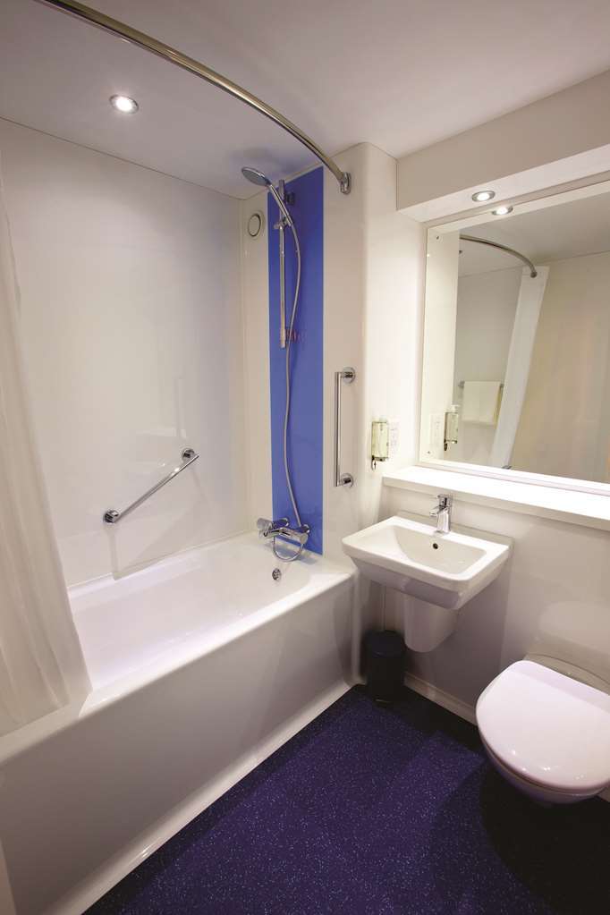 Travelodge Cambridge Central Room photo