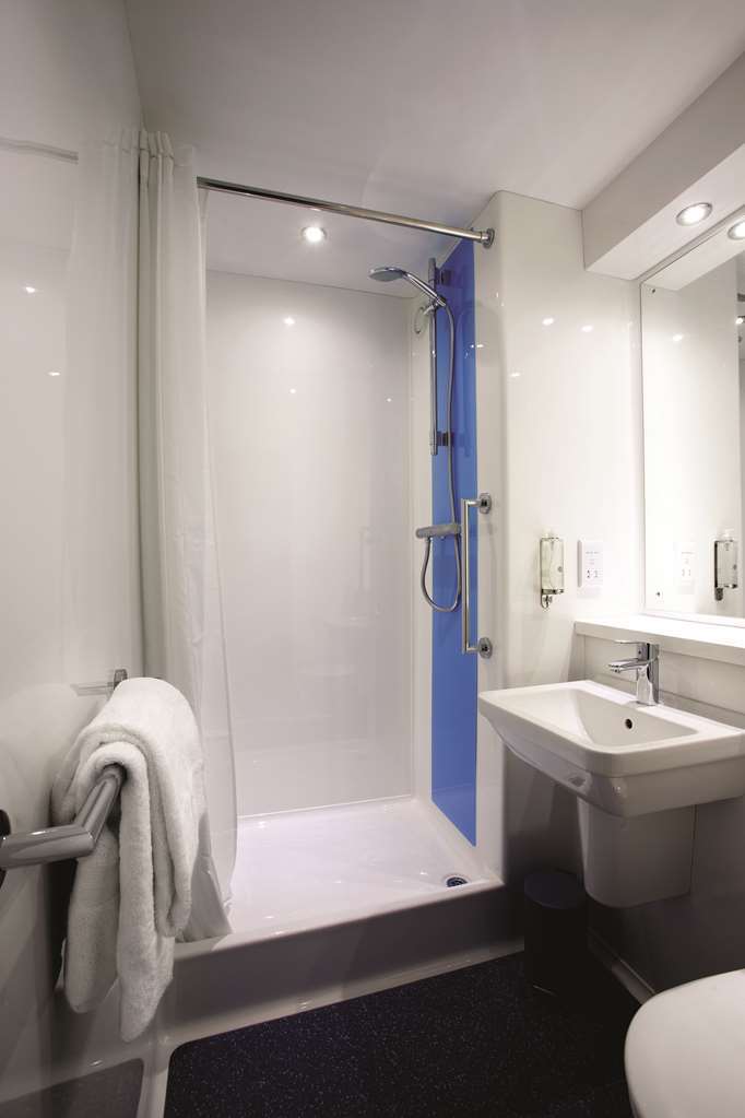 Travelodge Cambridge Central Room photo